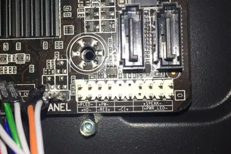 电脑主板上的跳线如何连接？